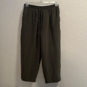 100% Silk Wide Leg Pull On High Waisted Pant. Cropped length. Olive green. M/L